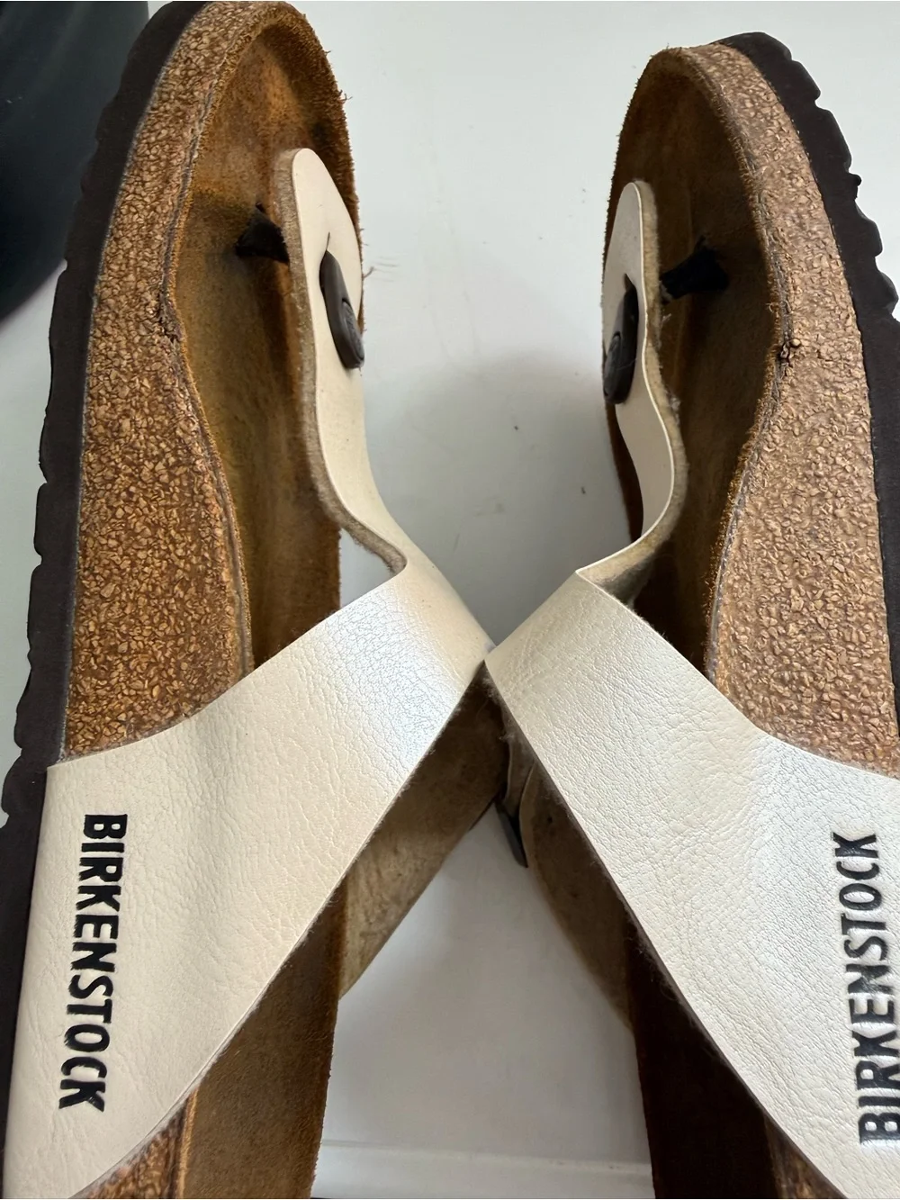 Birkenstock Gizeh women size 7 sandals White T-Strip Toe Post Sandals